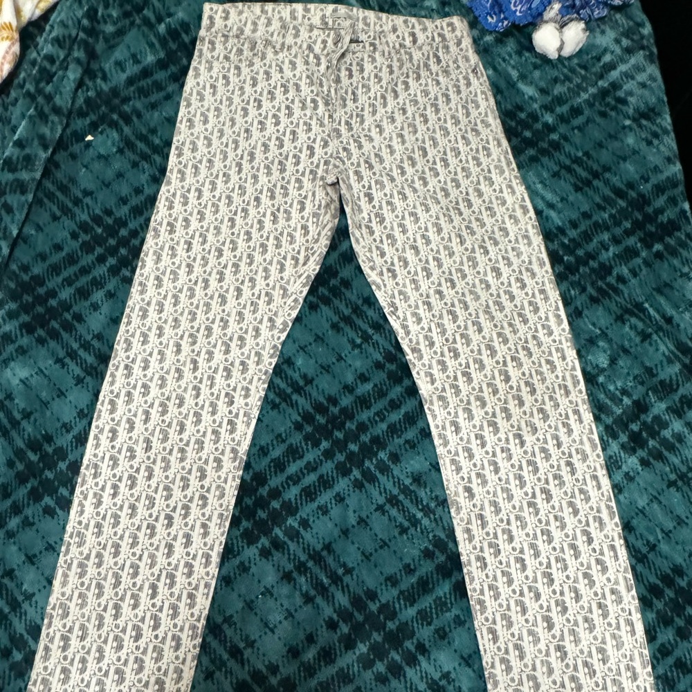 DIOR MEN Oblique Pants
Neutrals
Printed
Slit Pockets
Zip & Button Closure